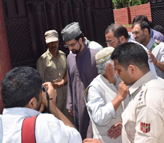 All basic human rights of Kashmiri continuously under assault: Mirwaiz
